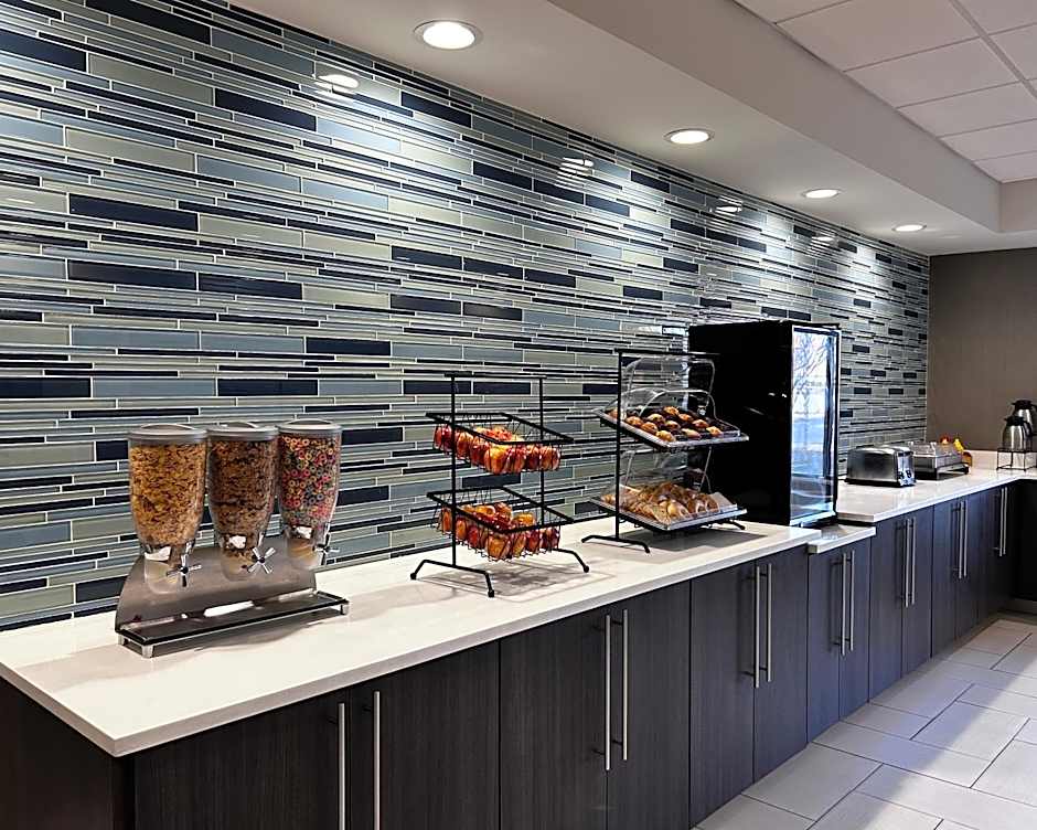 La Quinta Inn & Suites by Wyndham Maingate Fort Jackson