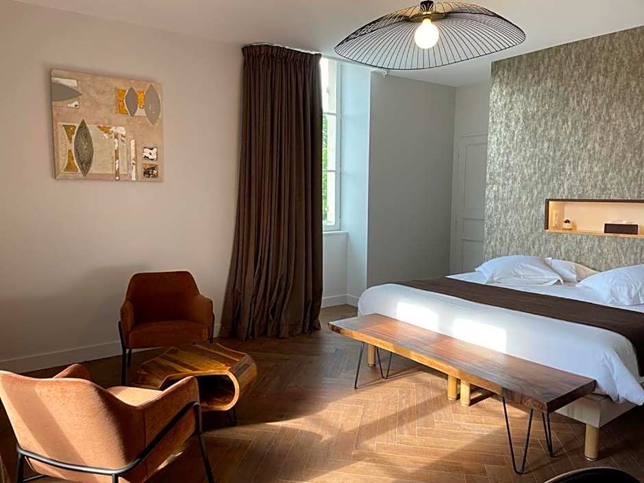Hôtel & Restaurant - Le Manoir des Cèdres - piscine extérieure et climatisation