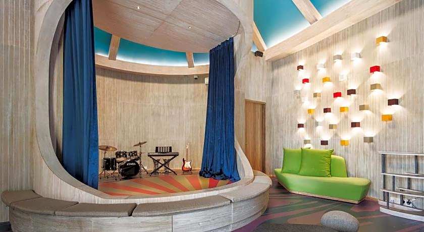 Hard Rock Hotel Maldives