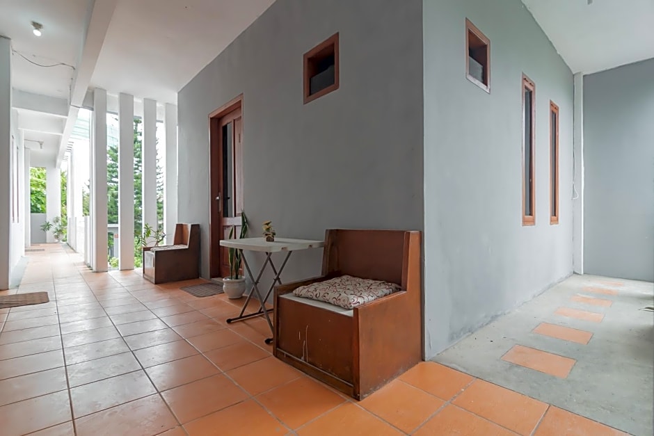 Lembur Kiwari Setra Duta Mitra RedDoorz