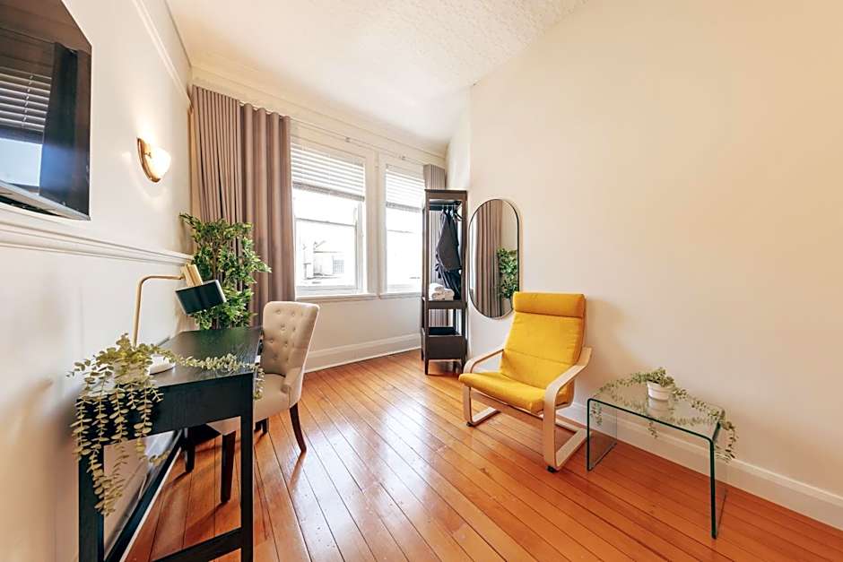 Gaslight Inn - Adults Only