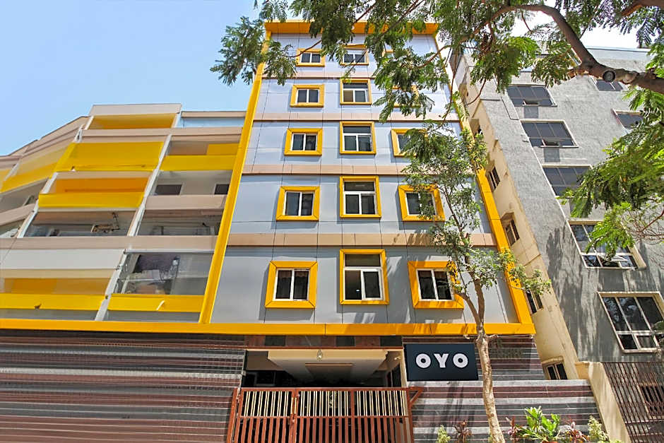 Super Oyo 71916 New Cyber Grand Madhapur