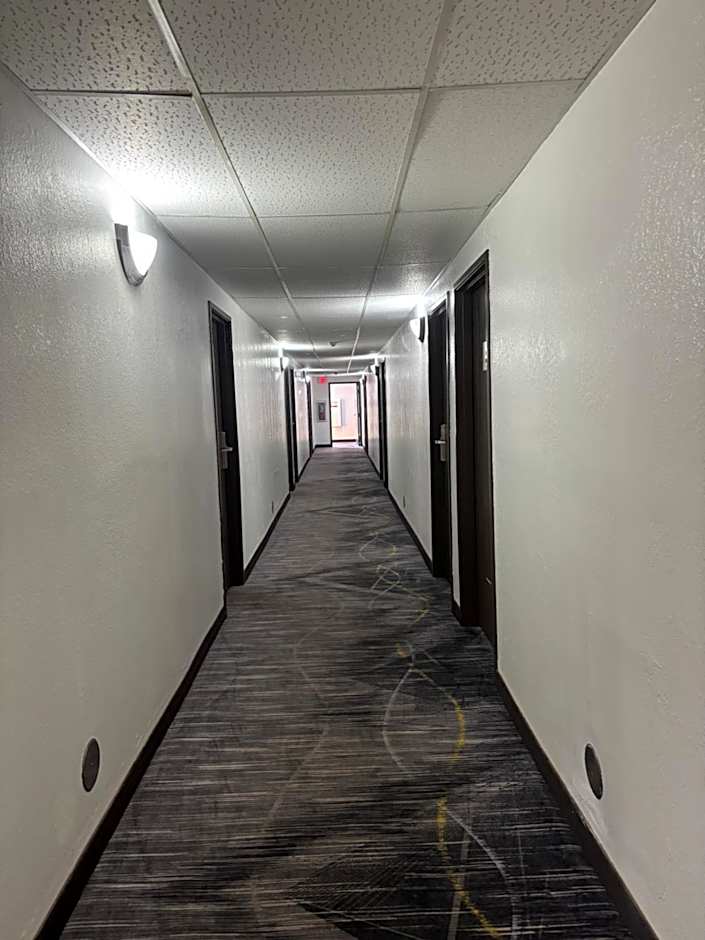Super 8 by Wyndham Mundelein/Libertyville Area
