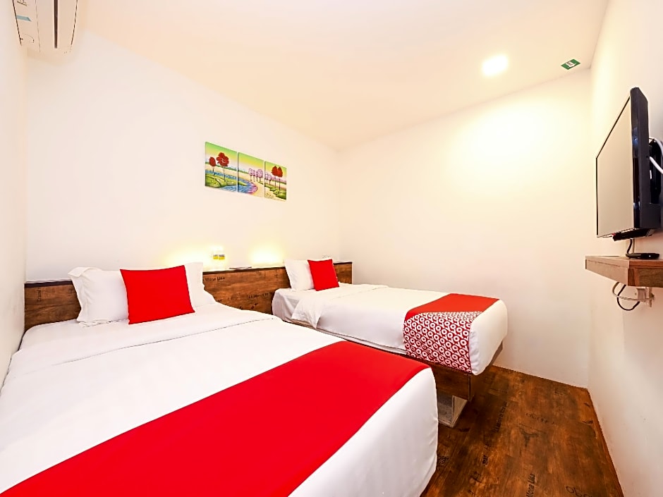 OYO 836 Mandurah Room & Cafe