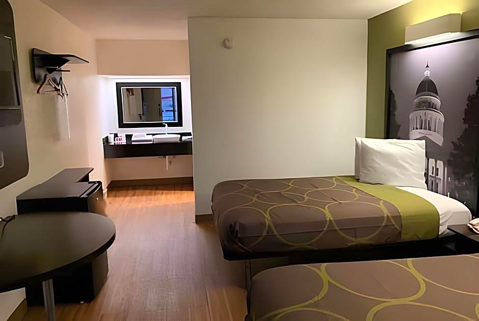 Super 8 by Wyndham Fort Smith