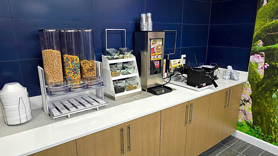 Clarion Pointe Decatur Downtown