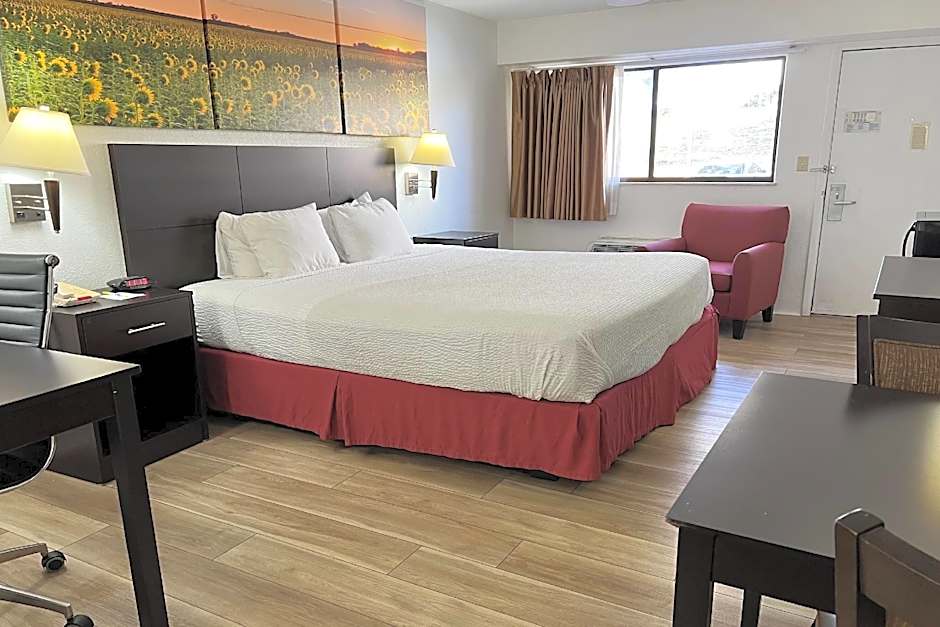 Days Inn by Wyndham Overland Park