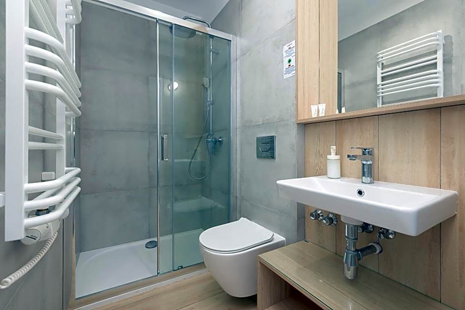 BURSZTYN - BERNSTEIN APARTMENTS