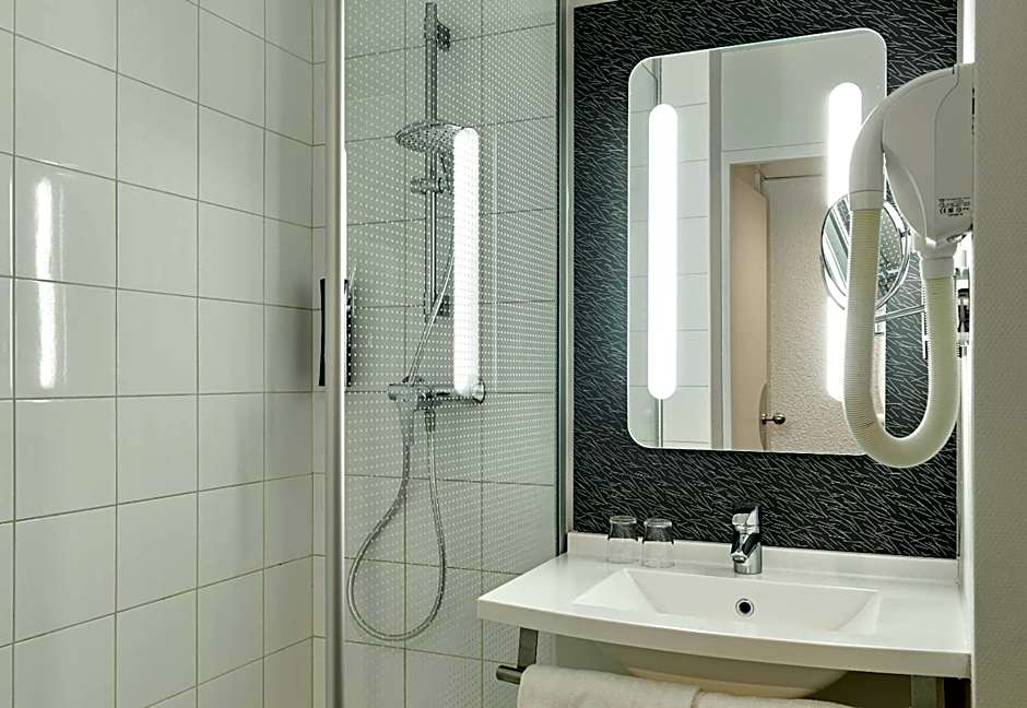 B&B HOTEL Paris Versailles