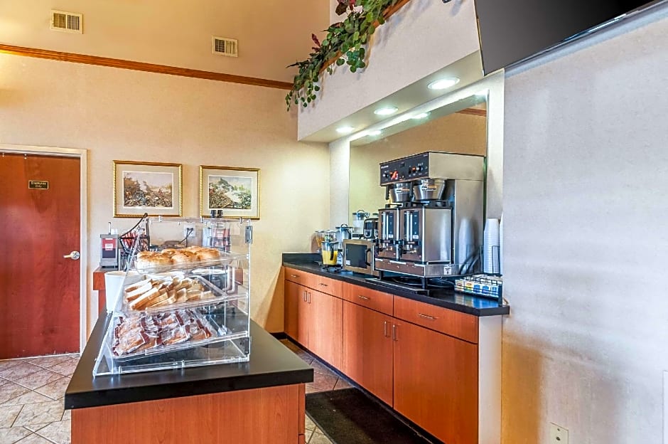 Econo Lodge Inn & Suites Middletown - Winchester South