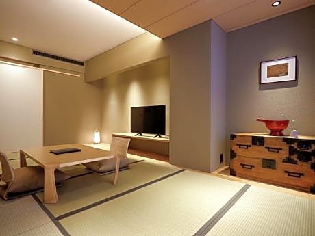 Superior Twin Room with City View