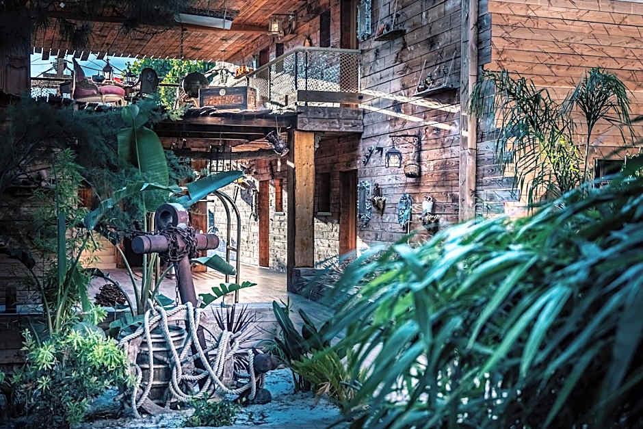 Hotel Pirates World