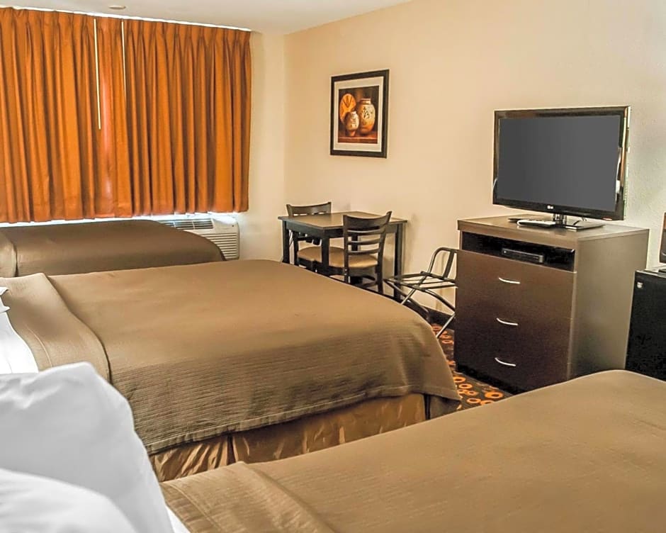 Econo Lodge Inn & Suites Santa Fe
