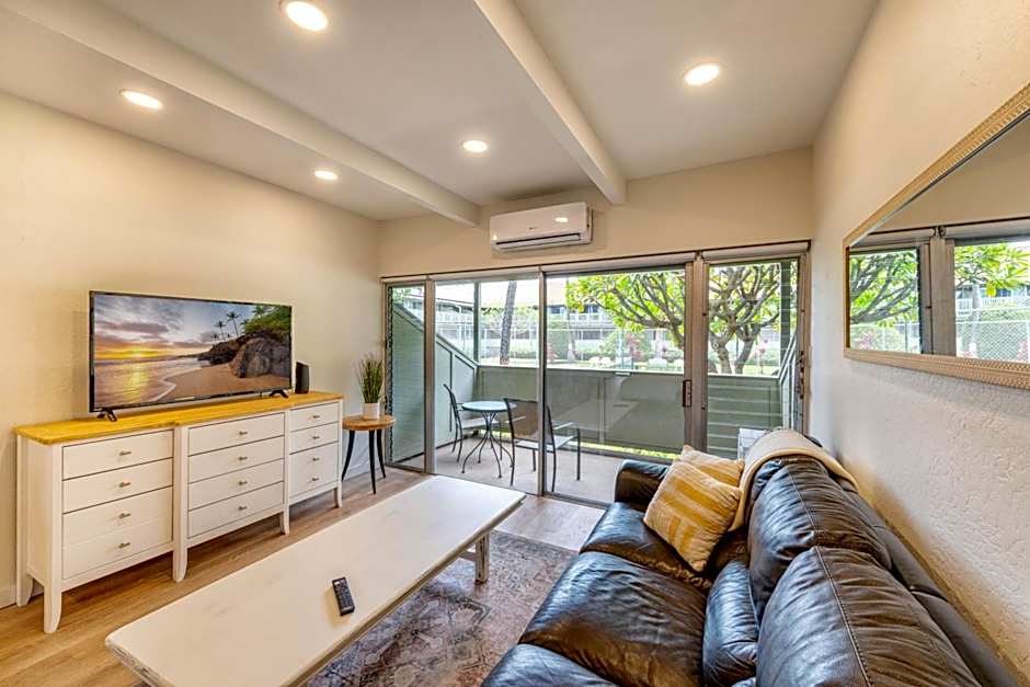 Updated Kihei Studio, Steps to Beach with Pool, Hot Tub & Parking