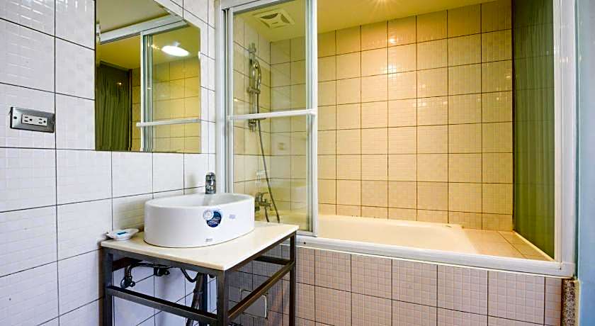 Hold Me Hotel  Zhongzheng