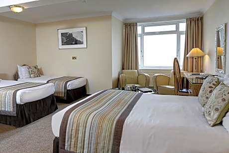 Family Room with 1 Double and 2 Twin Beds and Sea View - Non-Smoking