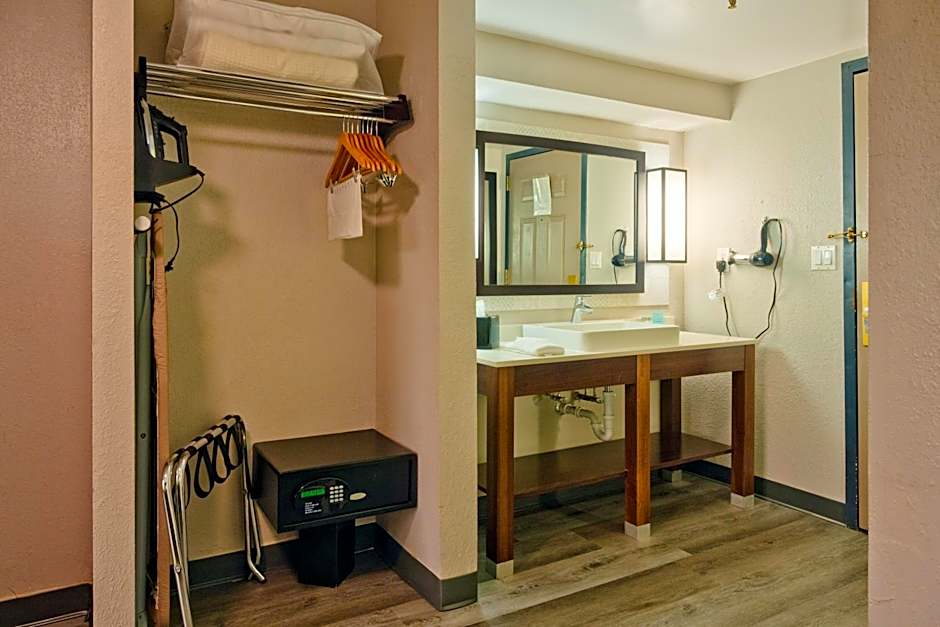 The Palms Inn & Suites Miami, Kendall, FL