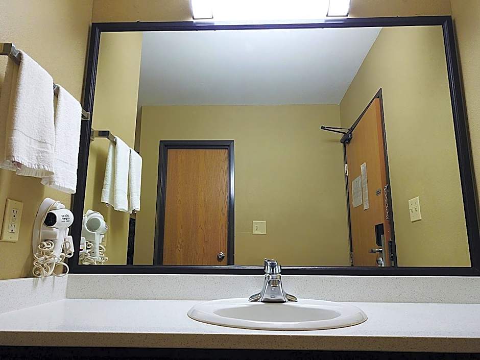 Super 8 by Wyndham Chanute