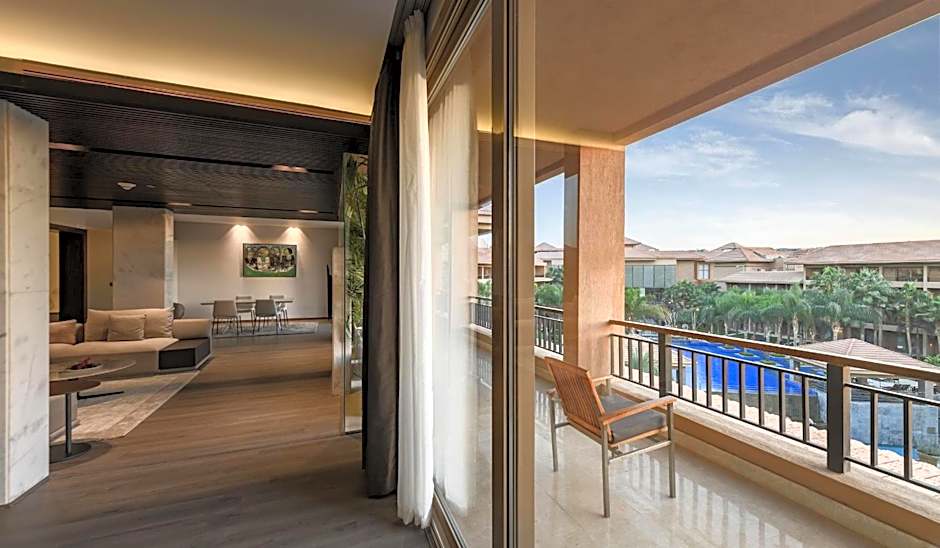 Dusit Thani LakeView Cairo