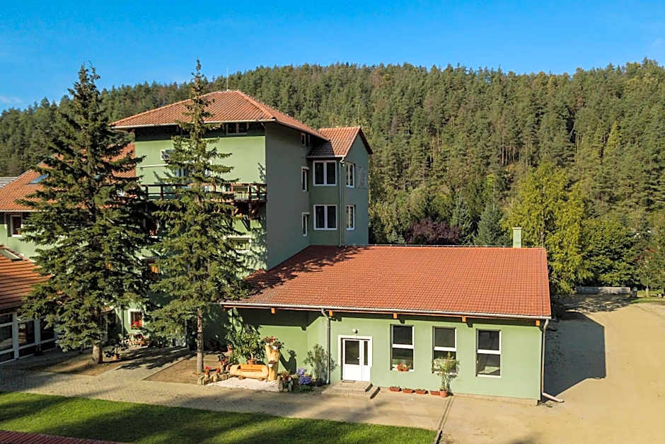 Zöldsziget Menedék, Rendezvény-és pihenőház