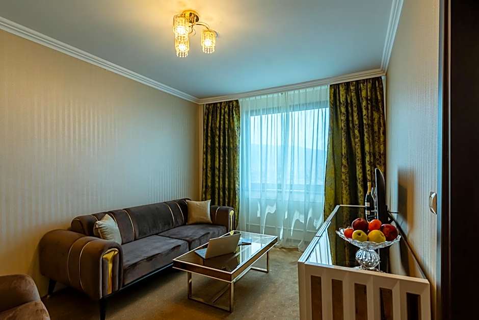 Astoria Grand Hotel