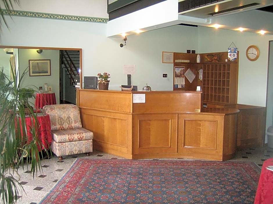 Hotel Alpi Del Mare
