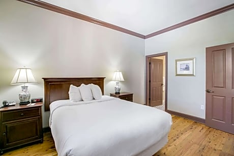 King Triple Room - Non-Smoking