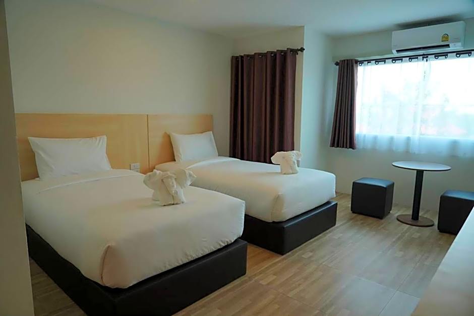 The charlotte smart hotel lopburi
