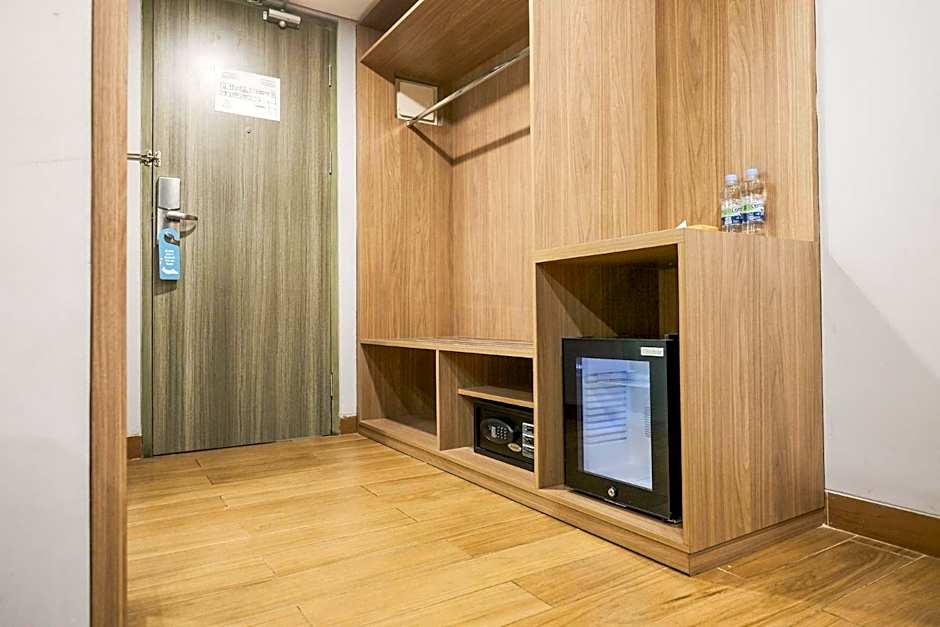 Sans Hotel Puri Indah Jakarta