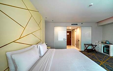 1 King Bed, Non-Smoking, Superior Room