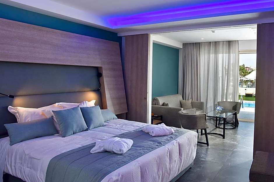 Zdjęcie 1 z 6 — Grand Suite, Jacuzzi®, Side Sea View