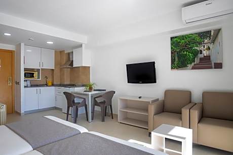 Two-Bedroom Deluxe Apartment