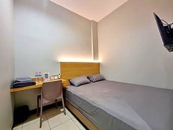 Pandawa Guest House @ Ngaliyan Square Mitra RedDoorz