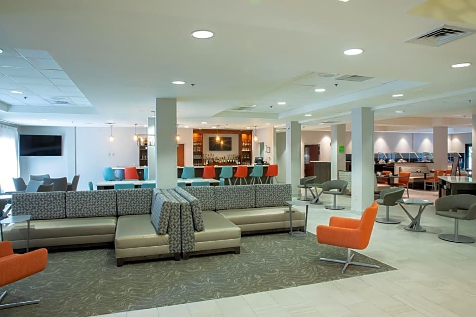 Holiday Inn & Suites Raleigh-Cary (I-40 @Walnut St) By IHG