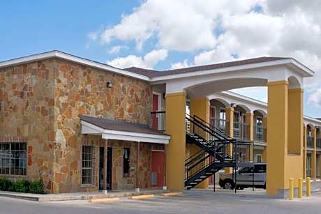 Super 8 by Wyndham San Antonio Near Fort Sam Houston