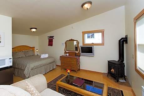 Queen Suite with Sofa Bed - Pet Friendly
