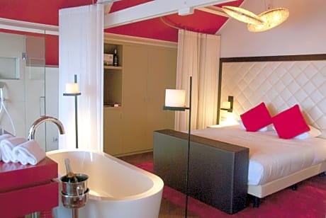 Suite with Double Bed and Shower
