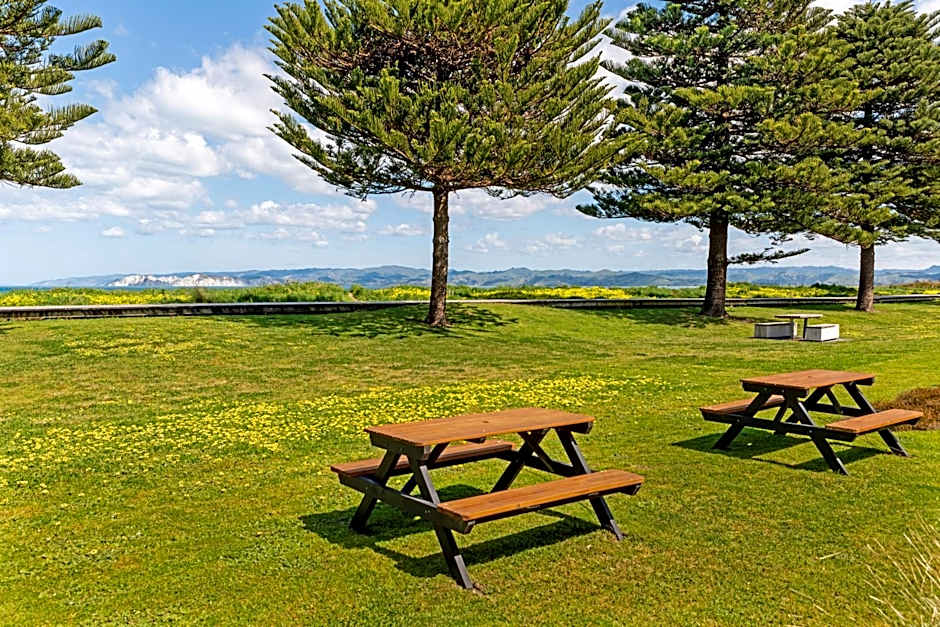 Whispering Sands Beachfront Motel