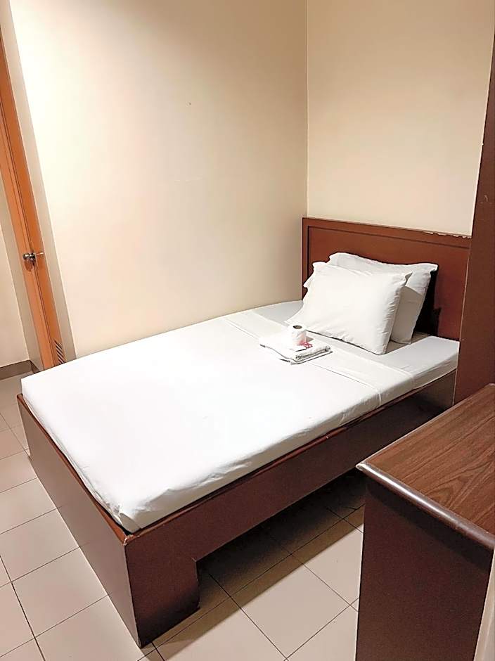 Blue Velvet Hotel -CM Recto