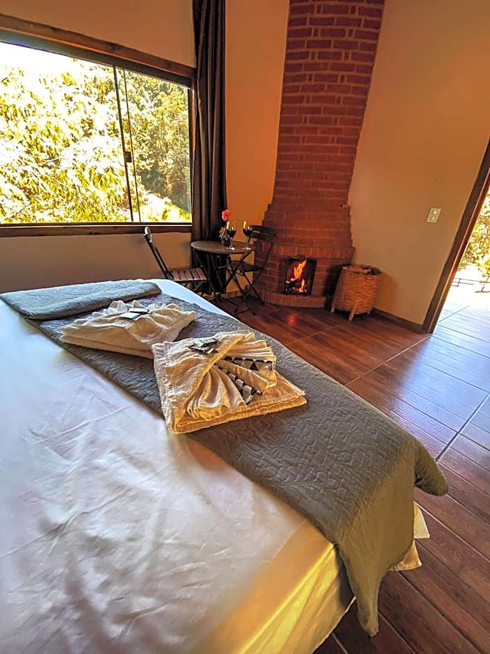Chalés com Hidromassagem e Lareira em Visconde de Mauá, Prox Pedra Selada, Pousada Leal Chalés