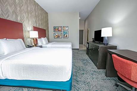 Queen Room with Two Queen Beds and Bath Tub - Mobility/Hearing Access - Non-Smoking