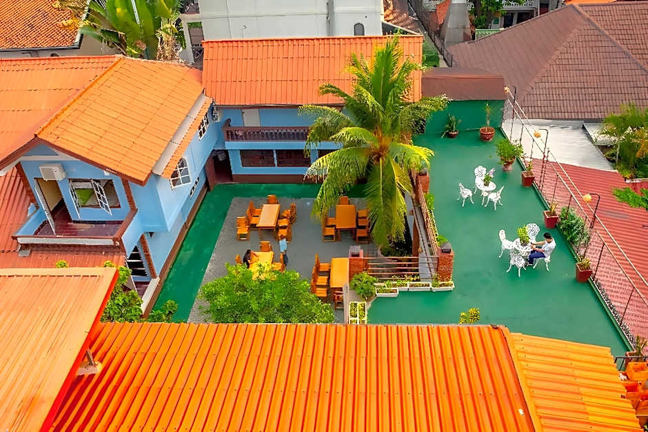 Ruby Riverside Hotel & Hostel