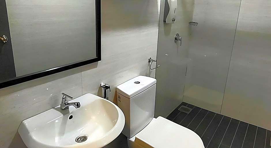 3-Plus Hotel Inanam