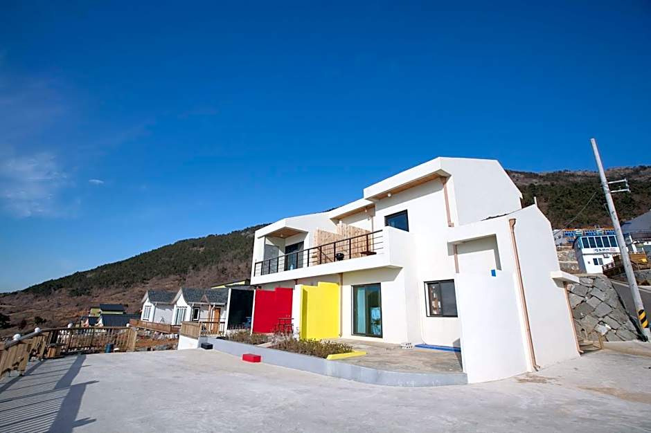 Whales Dream Pension