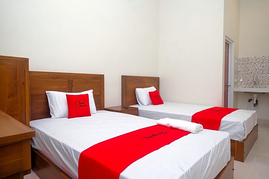 RedDoorz Syariah near Transmart Pabelan Solo