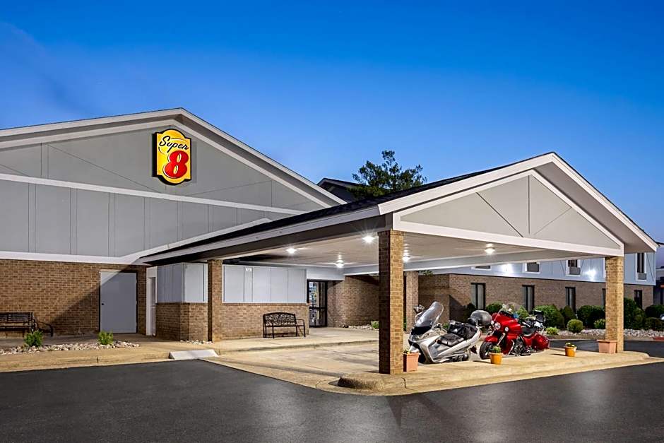 Super 8 by Wyndham Harrison AR