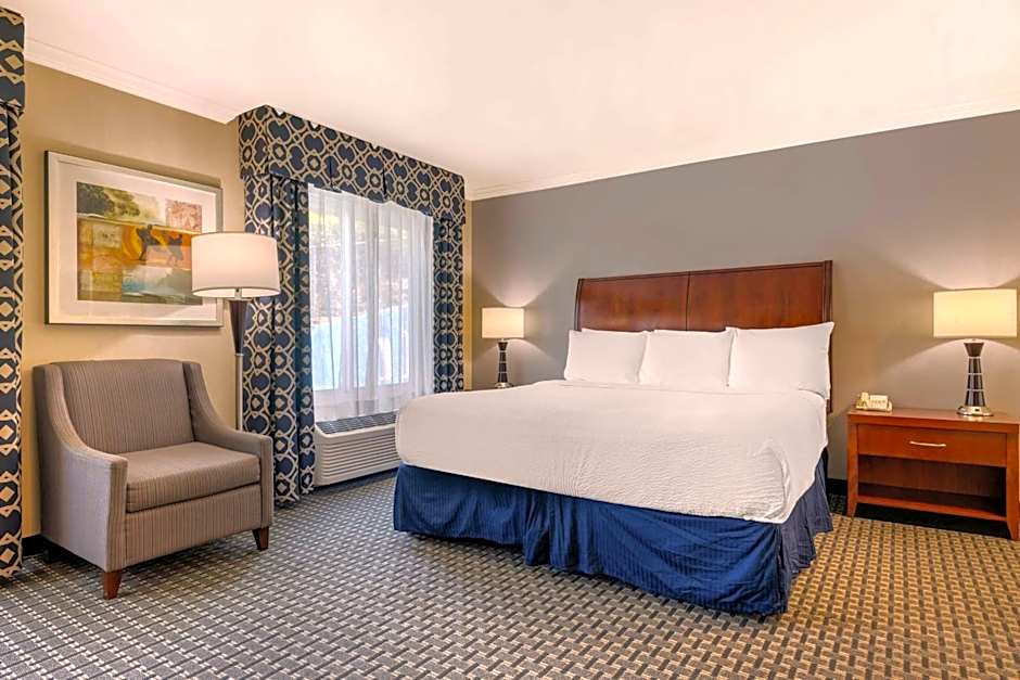 Best Western Plus Marina Shores Hotel