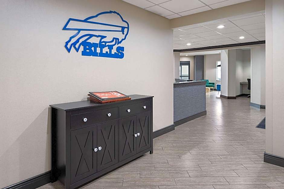 La Quinta Inn & Suites by Wyndham Buffalo Airport