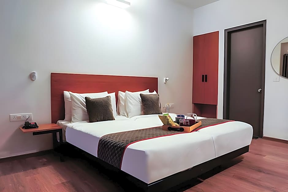 Super Townhouse Galleria Market Near Golf Course Road