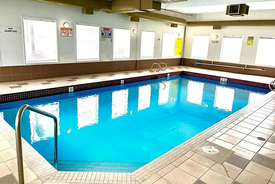 Super 8 by Wyndham Hinton